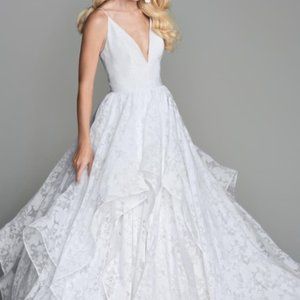 Wtoo Langdon Wedding Dress, Size 4, Free veil